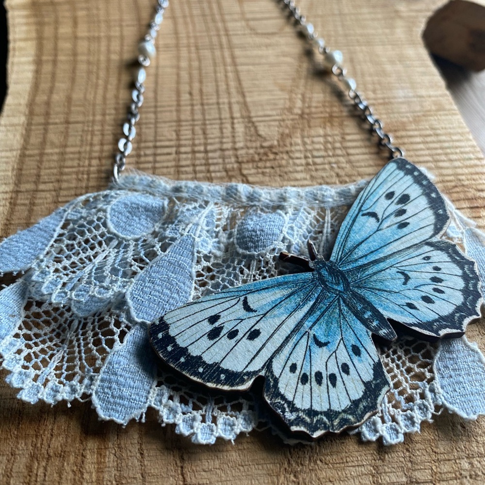 Elegant Blue Butterfly Lace Necklace - Picture 6 of 7